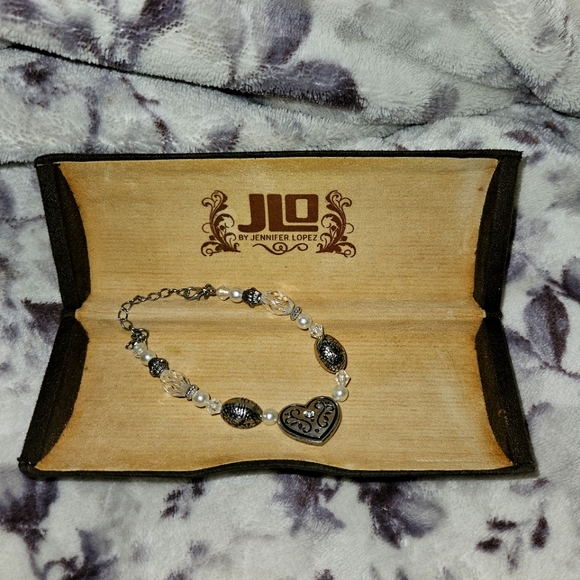 JLO hard case and bracelet - Picture 1 of 7